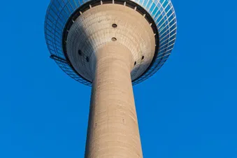 Rundflug „Rheinturm & Düsseldorf“ - Ledersitze mit PA28-181