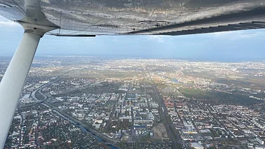 Entdecke Berlin von oben: Rundflug mit einer Cessna 172