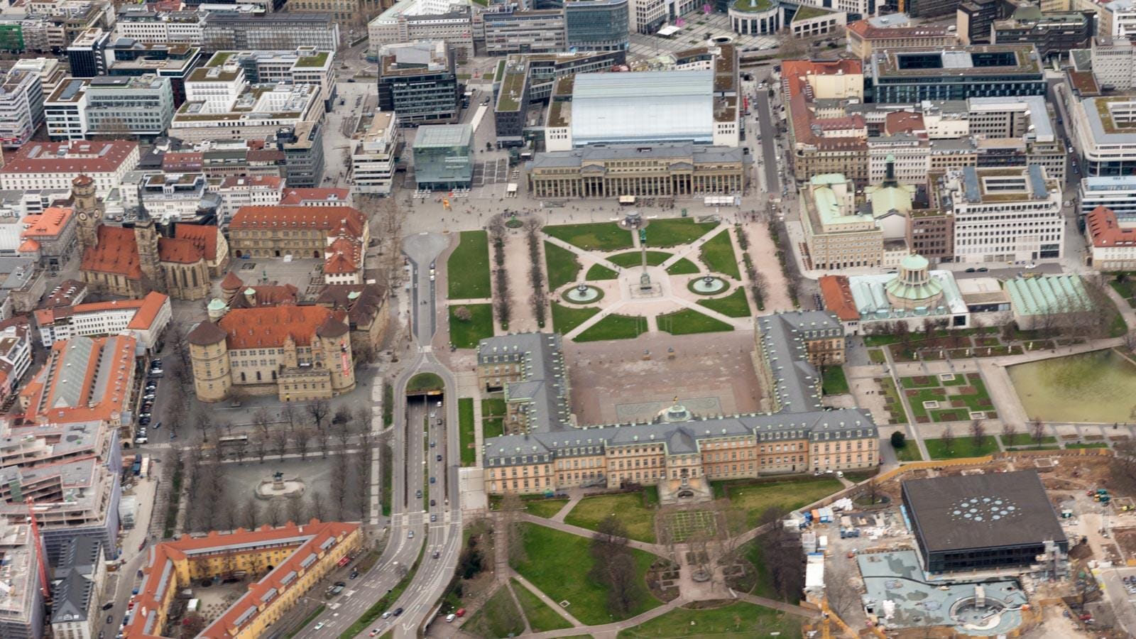 Rundflug über Stuttgart und Umgebung: Fernsehturm, Neckartal und schwäbische Schlösser aus der Luft
