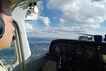 Fliegen und Schnitzel essen in Halle/Oppin