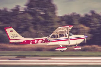 Rundflug in einem Motorflugzeug (60 min.)