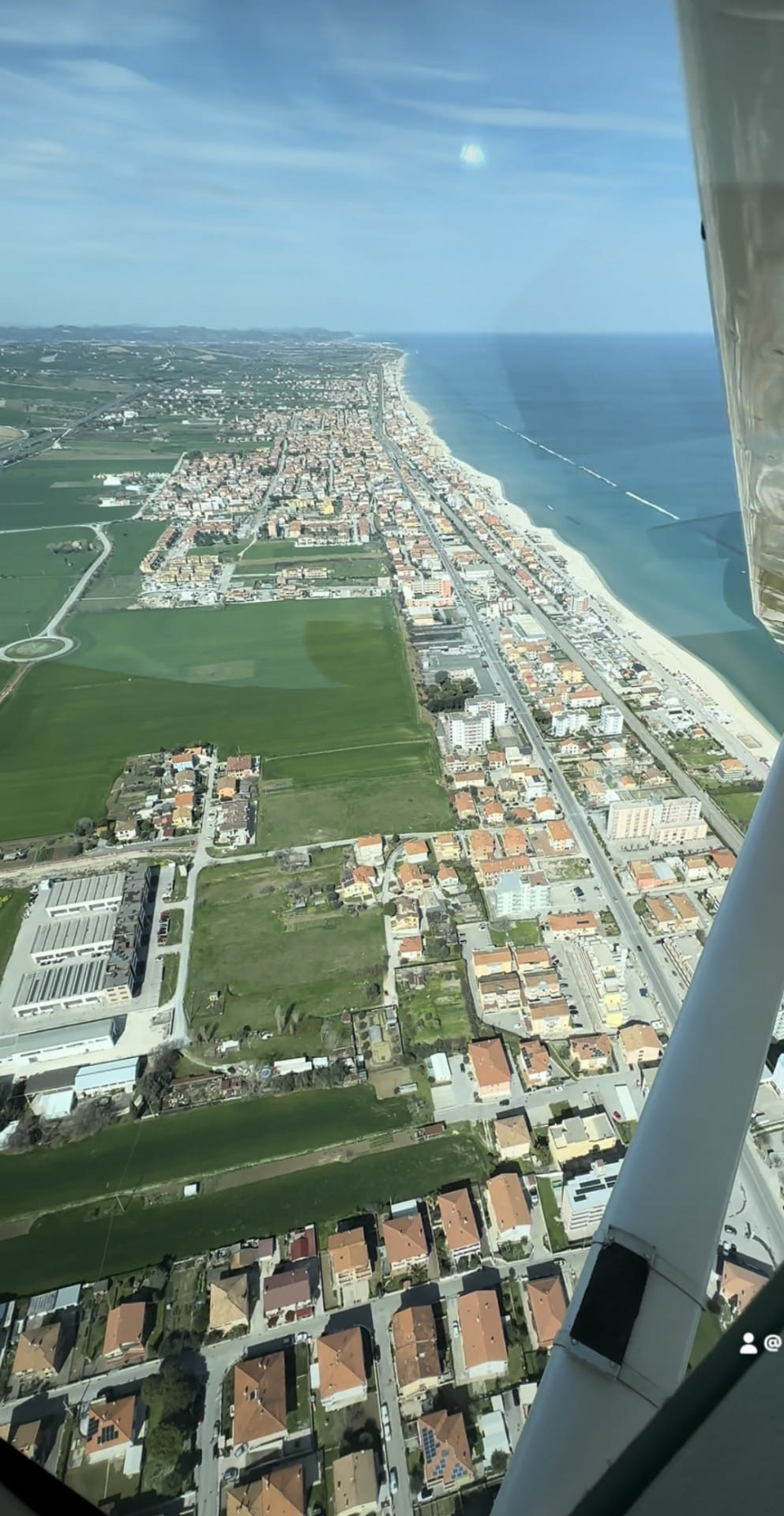 Volo lungo costa Adriatica sul mare