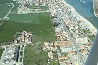 Volo lungo costa Adriatica sul mare