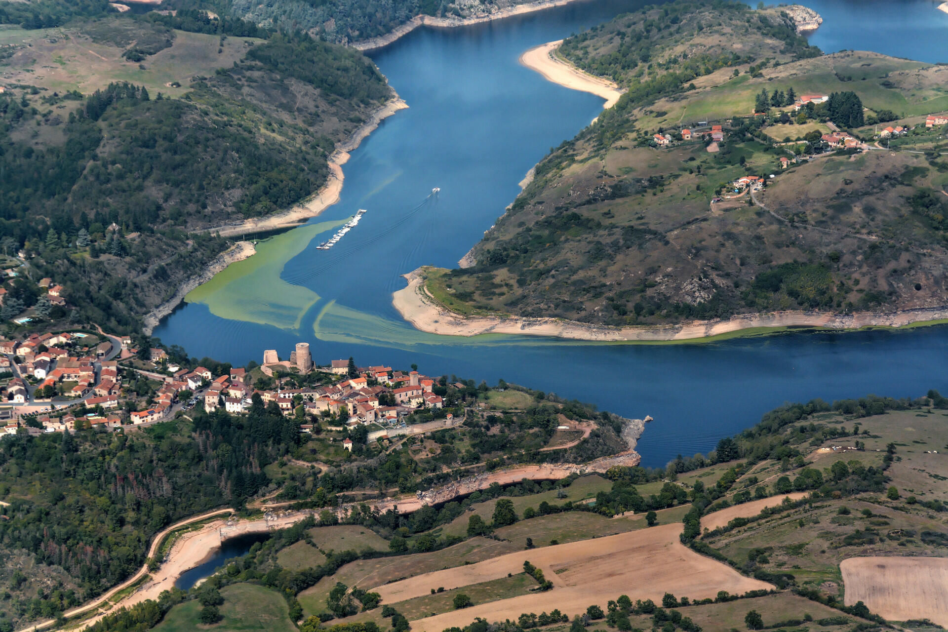 vers Bully et le barrage de Villerest