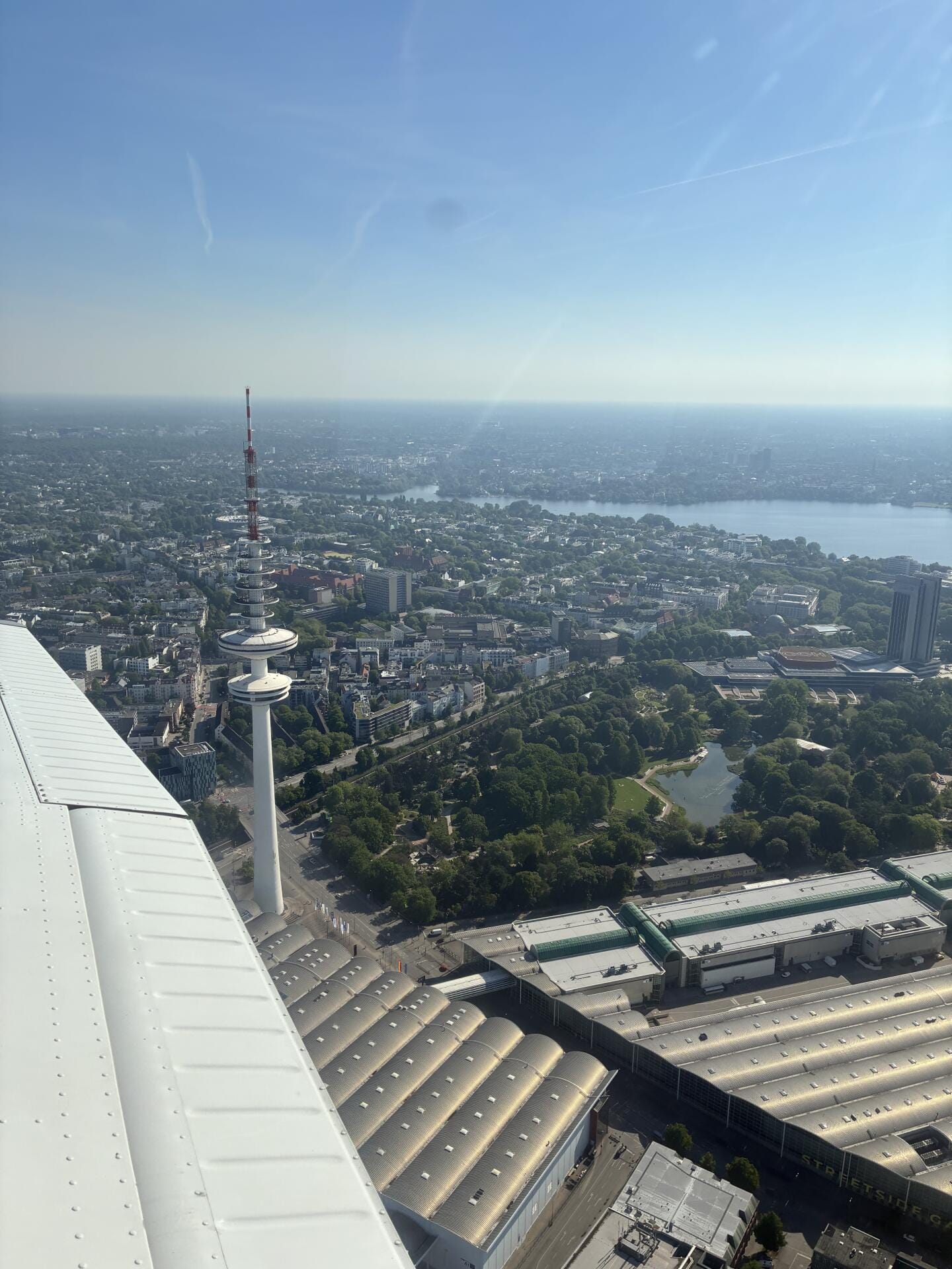 Fernsehturm und Alster