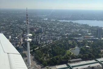 Fernsehturm und Alster