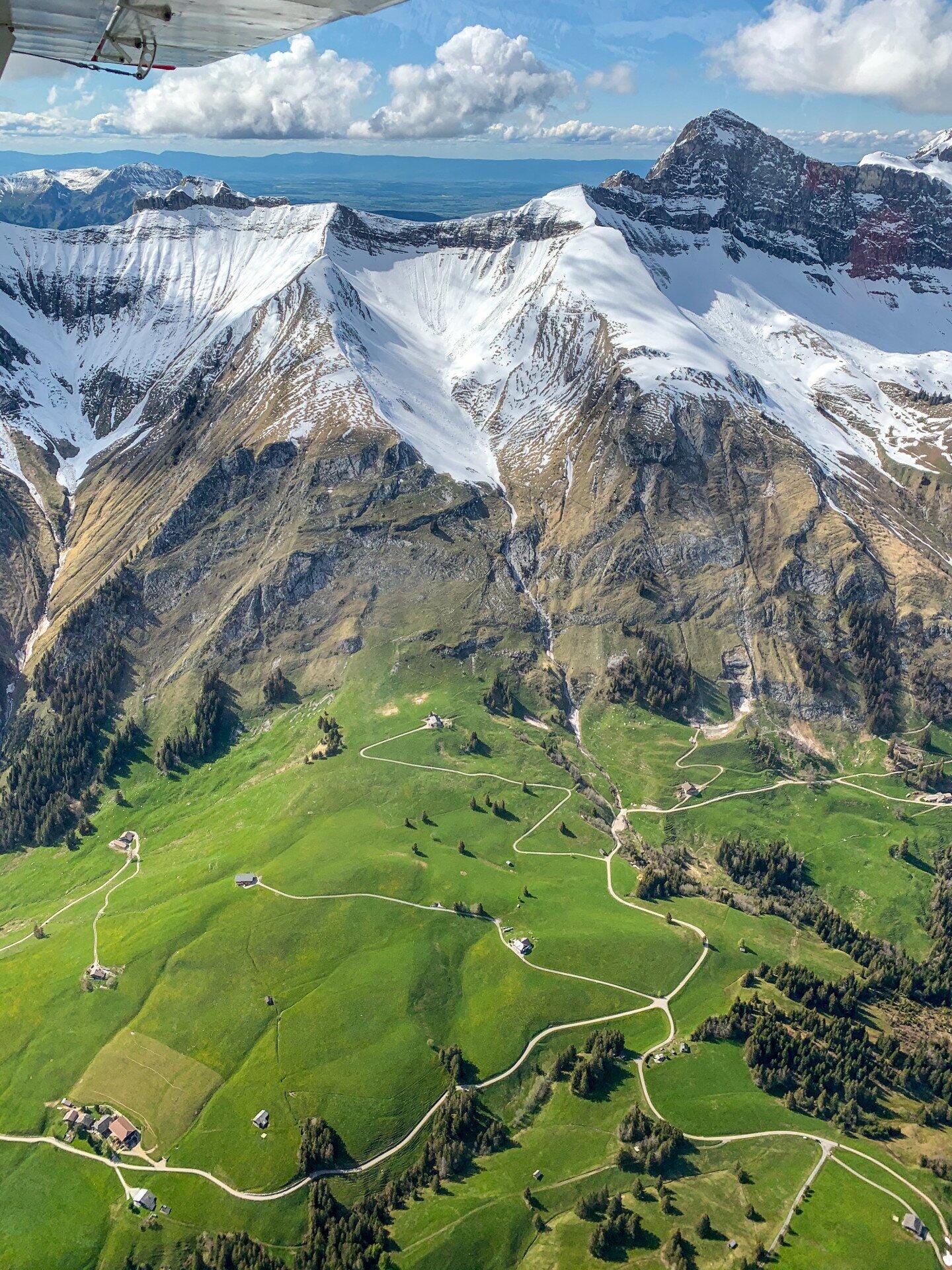 Des cols mythiques aux glaciers de renom en avion