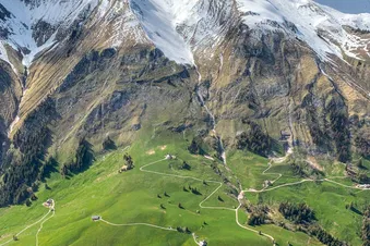 Des cols mythiques aux glaciers de renom en avion