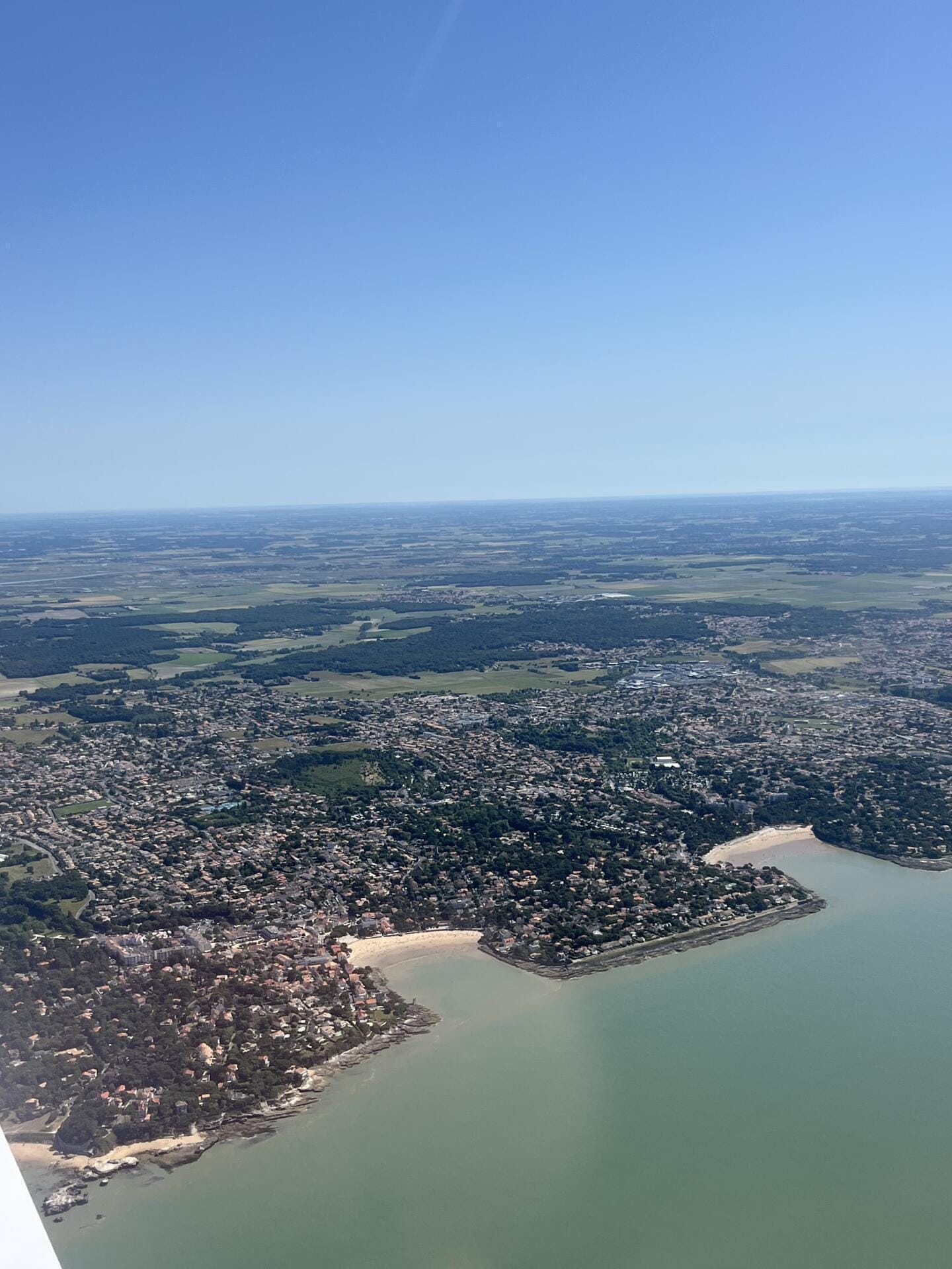 L'arrière pays avec la conche de Nauzan sur la droite