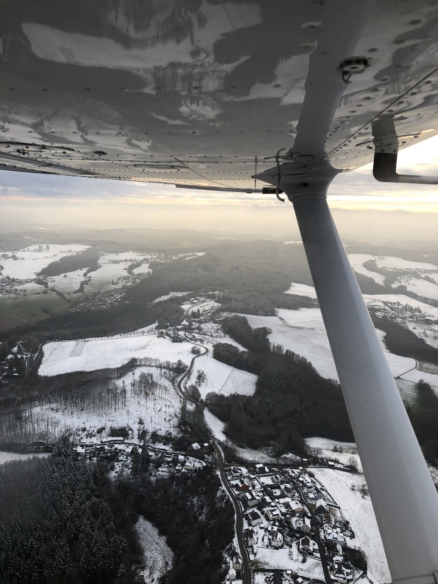 Traumhafter Flug über die verschneite Eifel