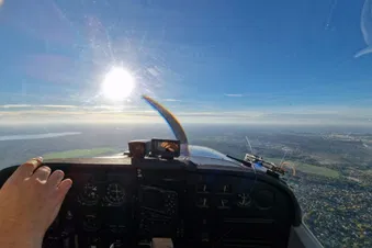 Fliegen und Schnitzel essen in Halle/Oppin