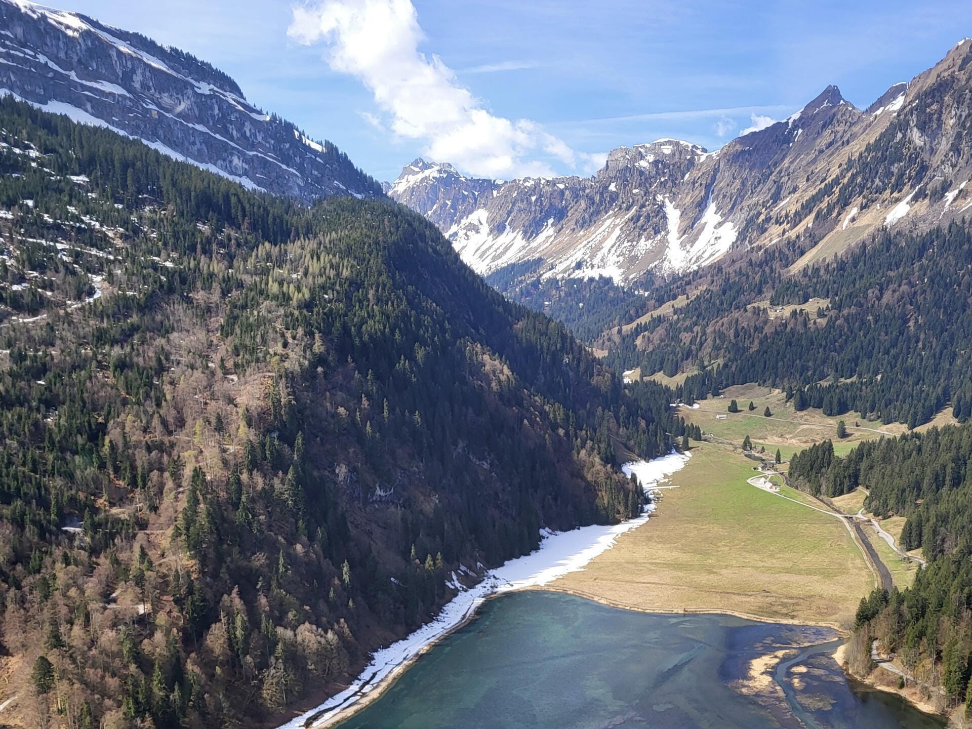 Helikopter-Flug zwischen Alpen und Mittelland – ab Mollis