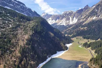 Helikopter-Flug zwischen Alpen und Mittelland – ab Mollis