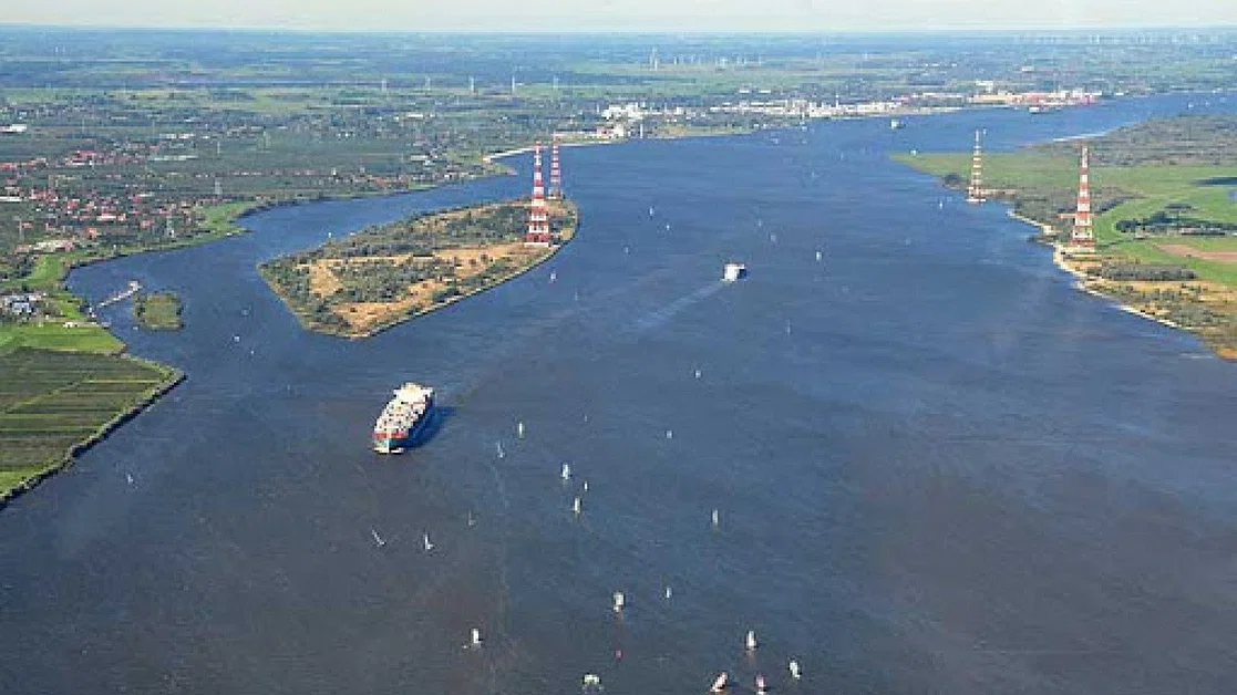 Elbe und die Elbmündung / Elbe river and its estuary