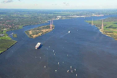 Elbe und die Elbmündung / Elbe river and its estuary