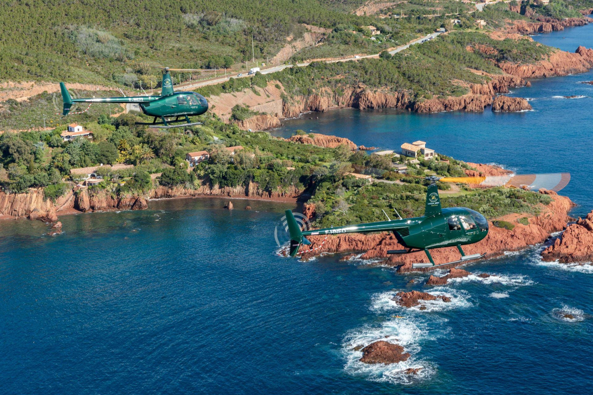 Le massif de l'Estérel en hélicoptère - Vol privé - R44