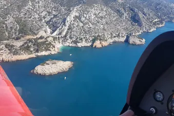 Rade de Marseille ras de l'eau, calanques, Sainte Victoire
