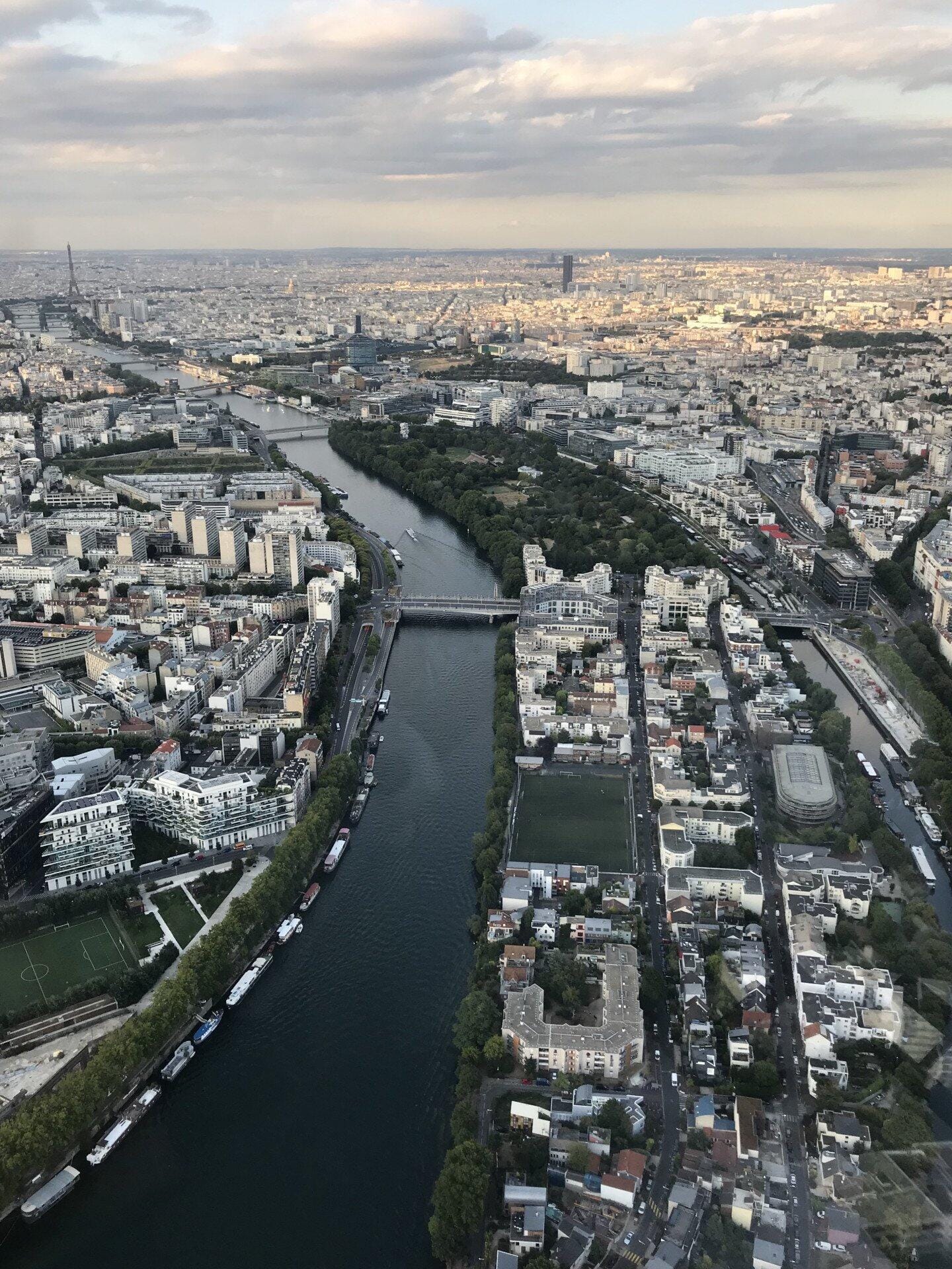 Posez-vous à l'héliport de Paris en hélicoptère Cabri G2
