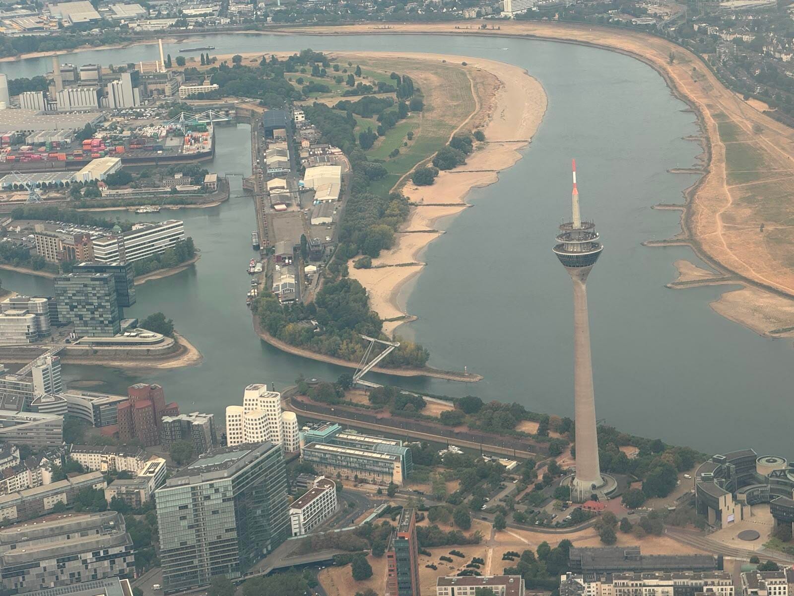Düsseldorfer Fernsehturm und Hafen