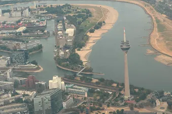 Düsseldorfer Fernsehturm und Hafen