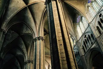 Gotik und Genuss: Tagesflug nach Bourges