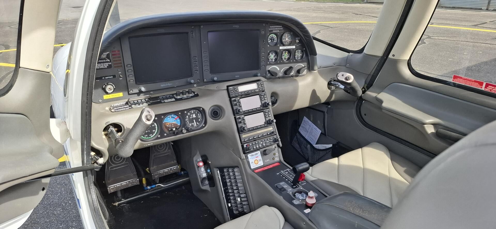 Vue du cockpit du Cirrus SR20