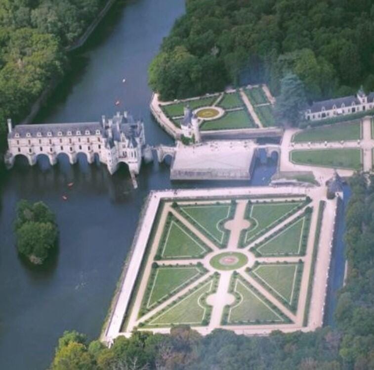 Survol des châteaux de la Loire