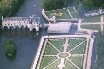Survol des châteaux de la Loire