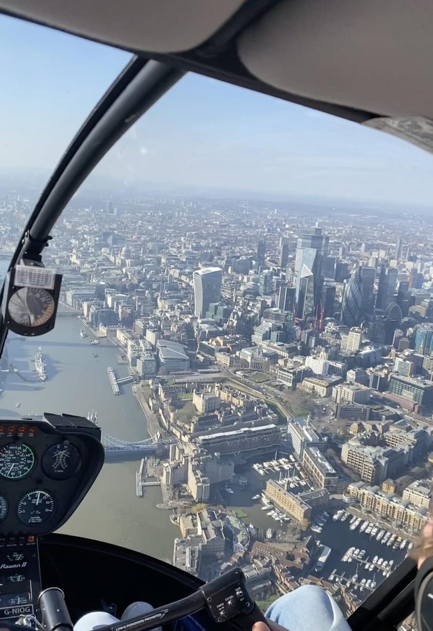 Discover London from above, fly along the Heli Routes