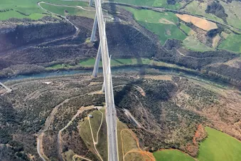 Entre géants et paysages volcaniques : Millau & Salagou