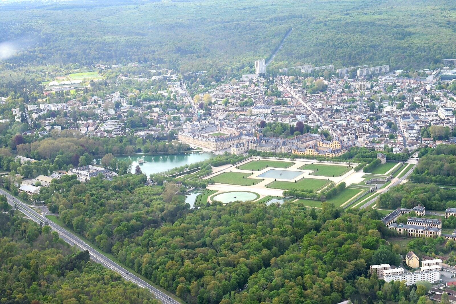 à titre d'exemple, FONTAINEBLEAU
