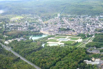 à titre d'exemple, FONTAINEBLEAU