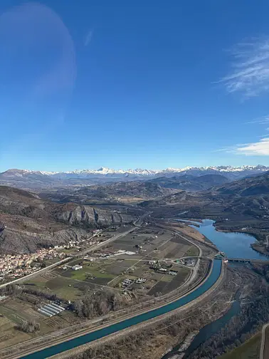 Un déjeuner au pied des Alpes