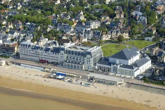 Vol en hélico : Perche, Pays d'Auge, plage de Cabourg