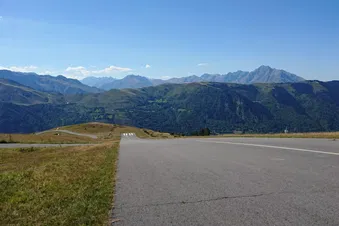 Escale à l'altiport 007 (via le Pic du Midi)
