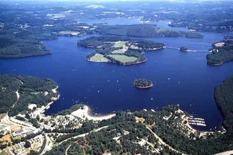Tour du lac de Vassivière en avion