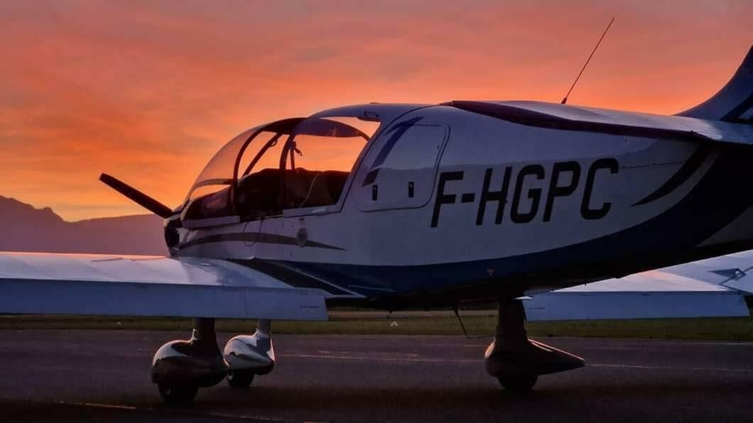 Vue du F-HGPC au couché du soleil.