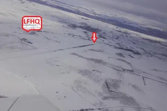 La piste de l'aérodrome de St Flour (LFHQ) entierement enneigée