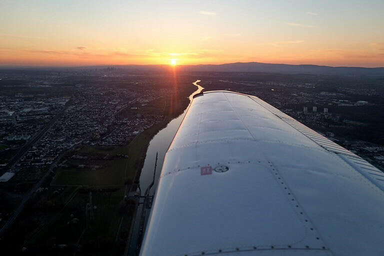 Sonnenuntergang über dem Rhein