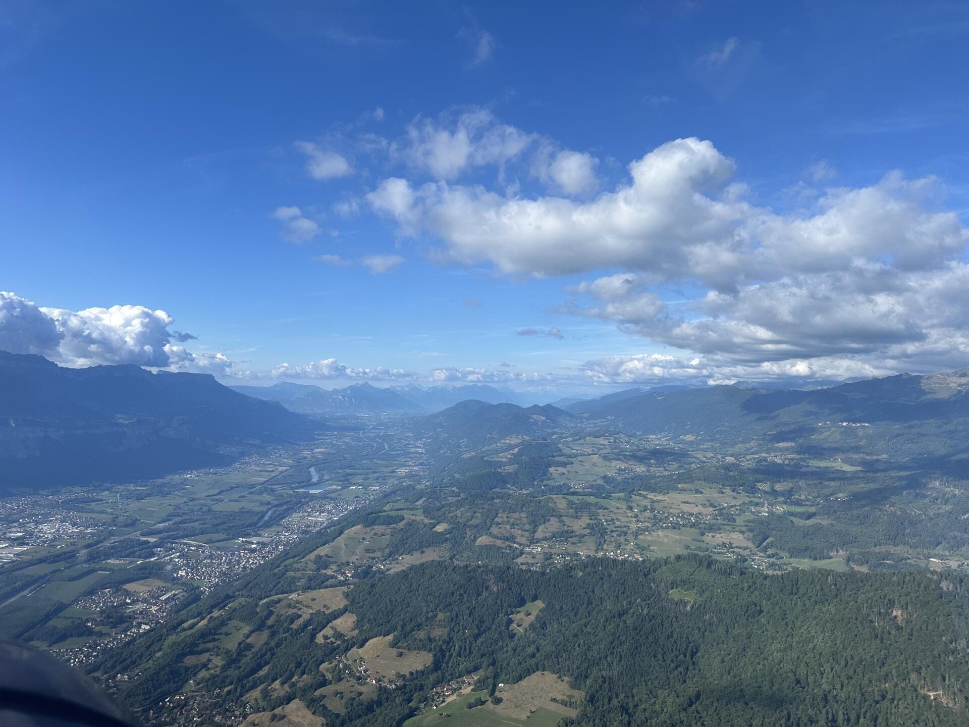Vue de la vallée du Grésivaudan et vue sur les bauges