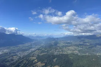 Vue de la vallée du Grésivaudan et vue sur les bauges