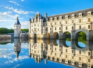 Balade aérienne : Les châteaux de la Loire depuis Orléans