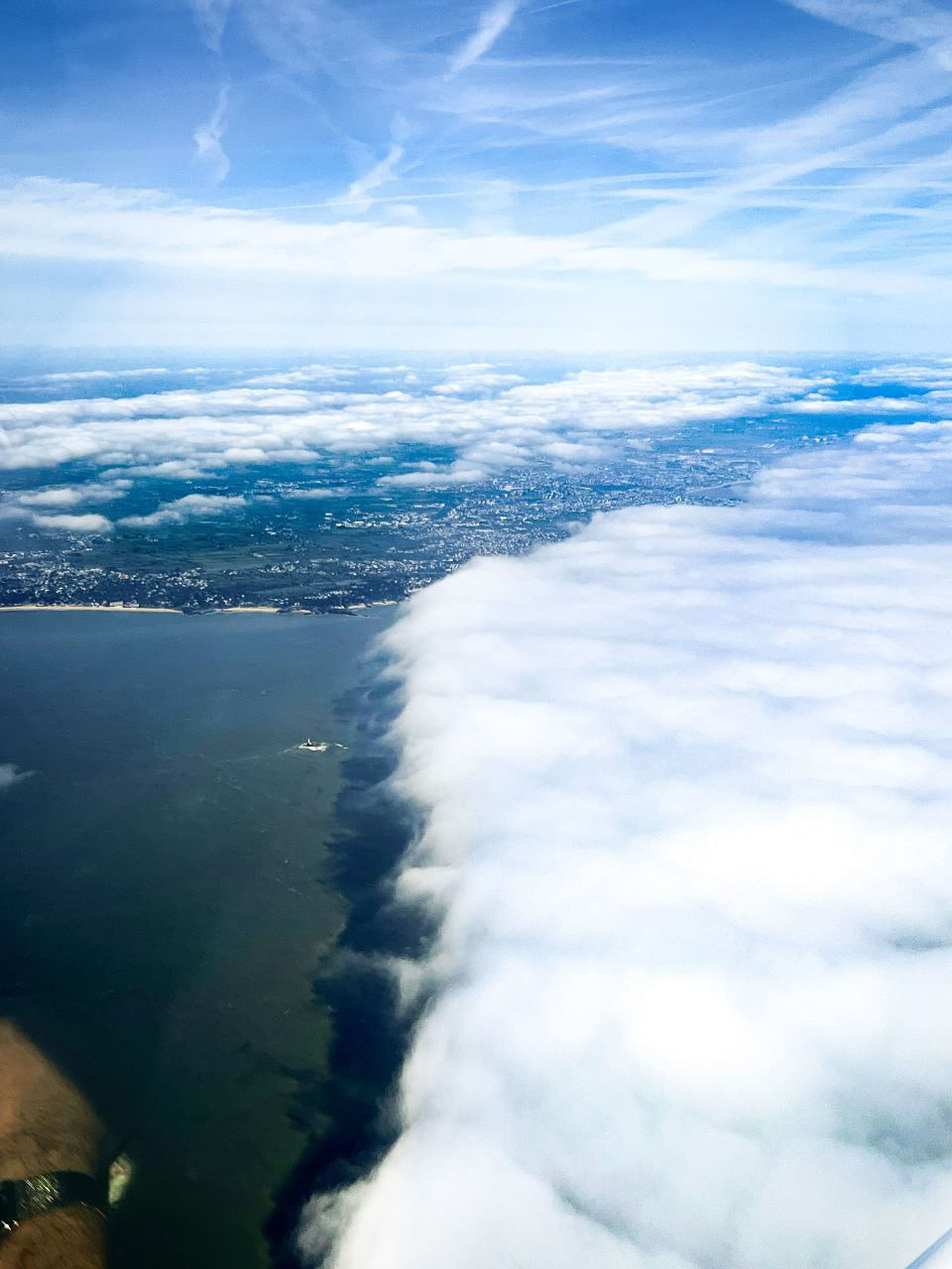 Port Joinville entre les nuages