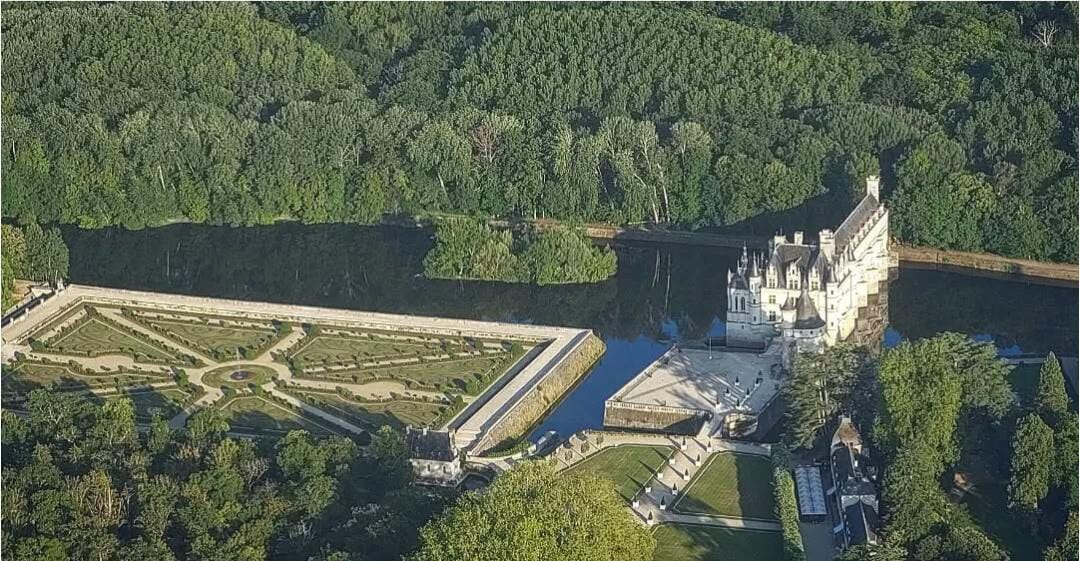 Vol autour des châteaux de la Loire
