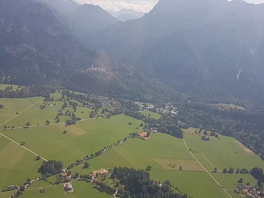 Alpen Flug zum Schloss Neuschwanstein und Zugspitze (3 Pers)