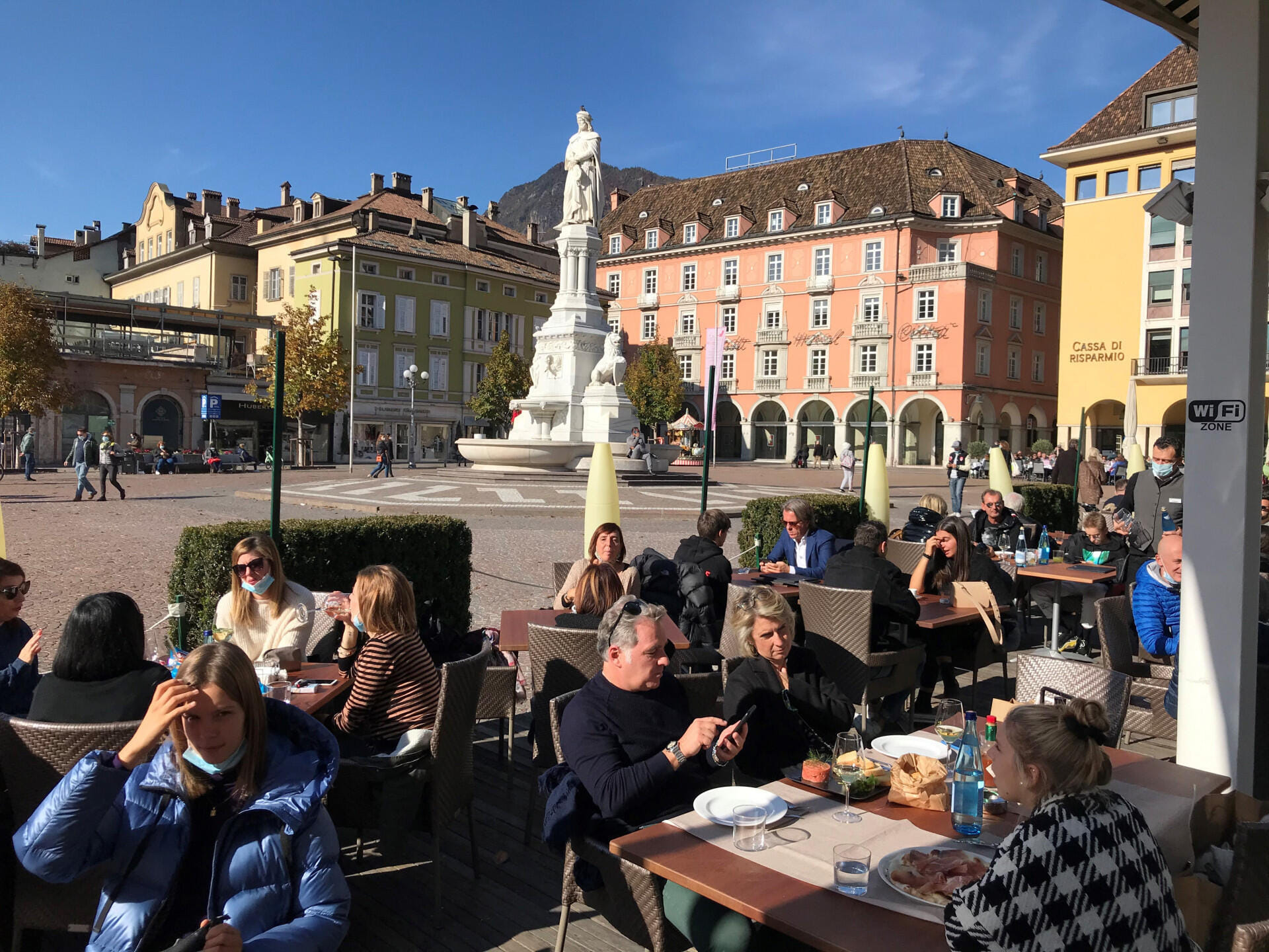 Marktplatz Bozen mit bester Pizza