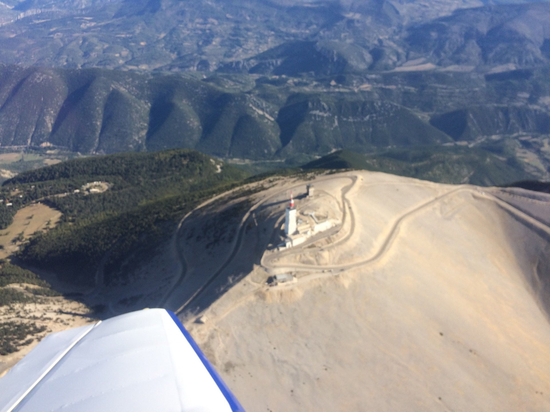 Découvrir le Mont Ventoux depuis le ciel