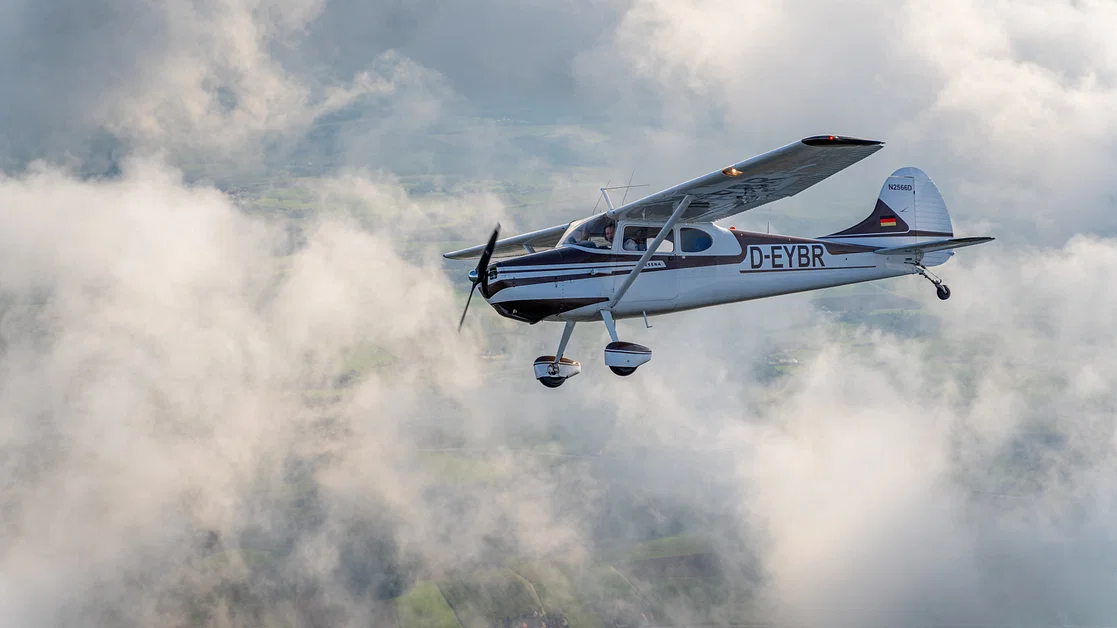 Im Klassiker Cessna 170 über das bayrische Voralpen Land
