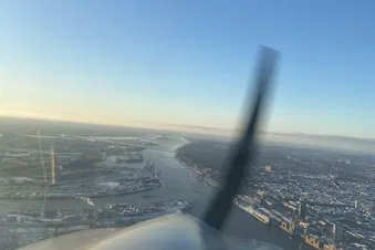 Rundflug über Hamburg, Elbe und Alster