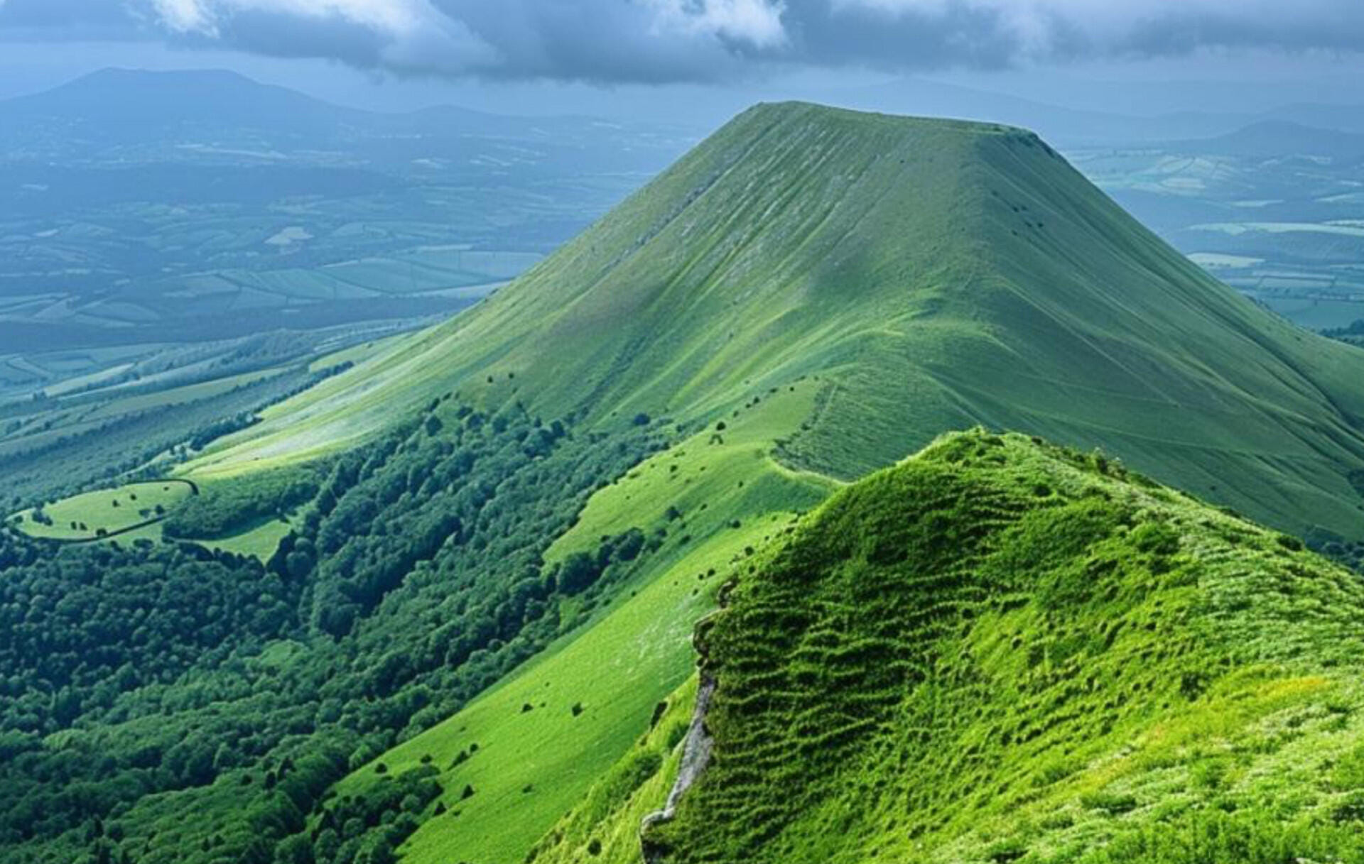 Survol du Parc naturel des volcans d’Auvergne